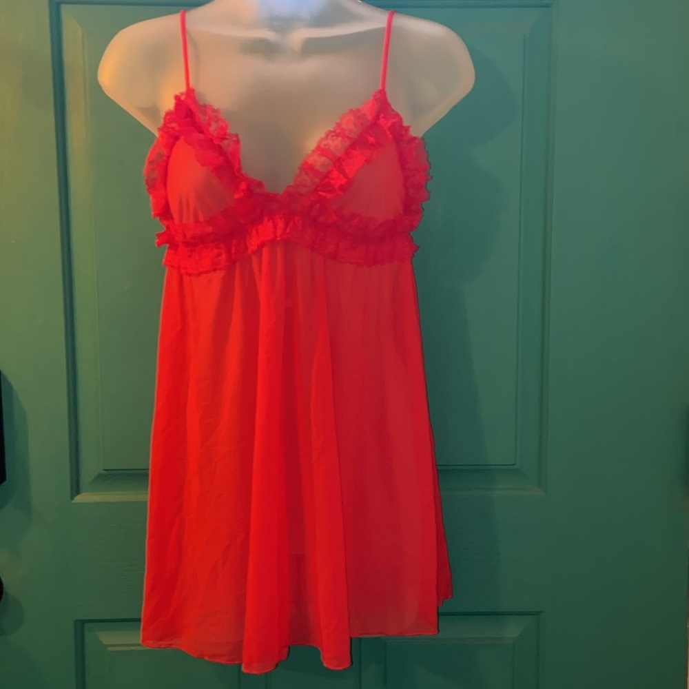 Medium women’s red chemise